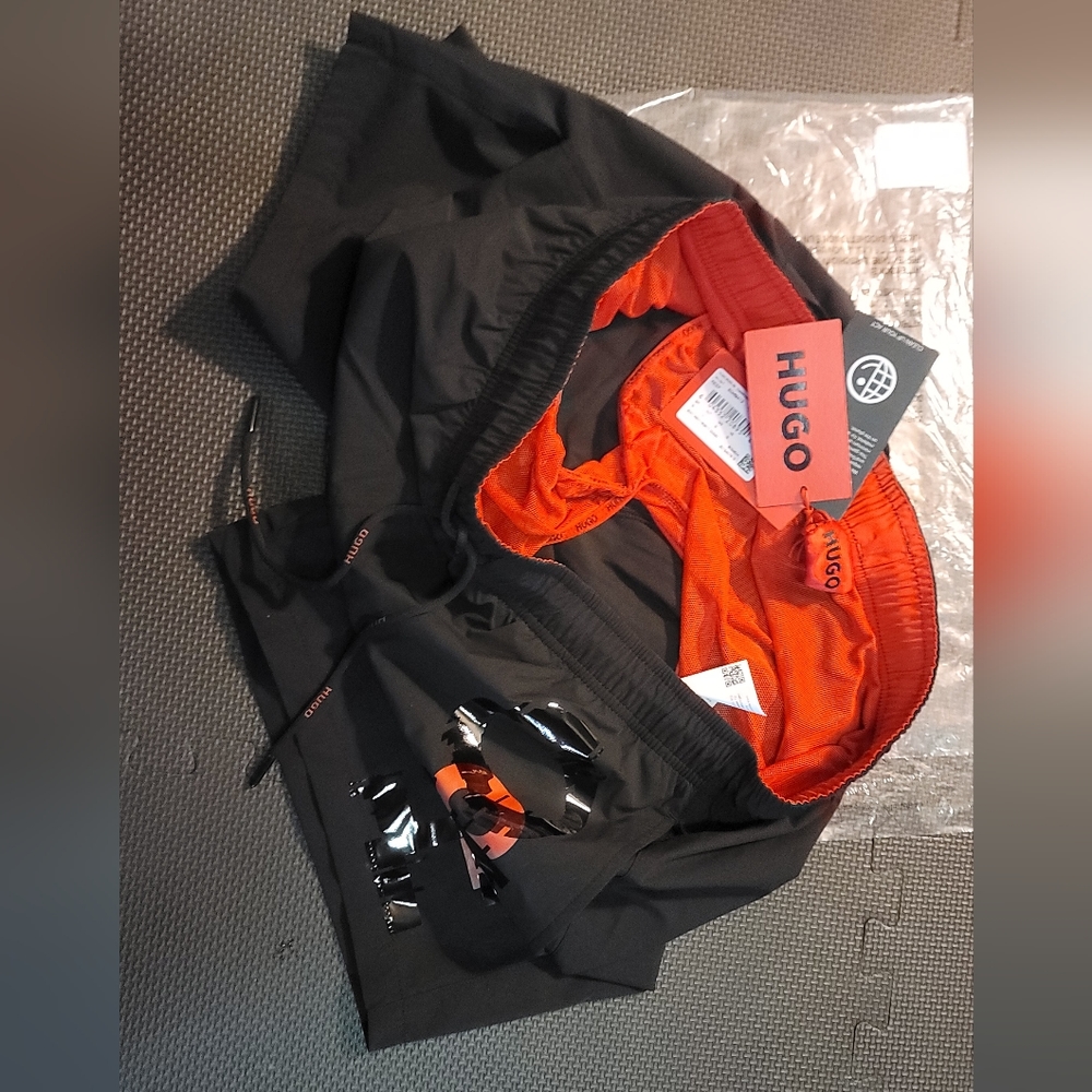 Hugo Boss. Quick-drying swim shorts with cyber-shadow logo - Picture 7 of 7